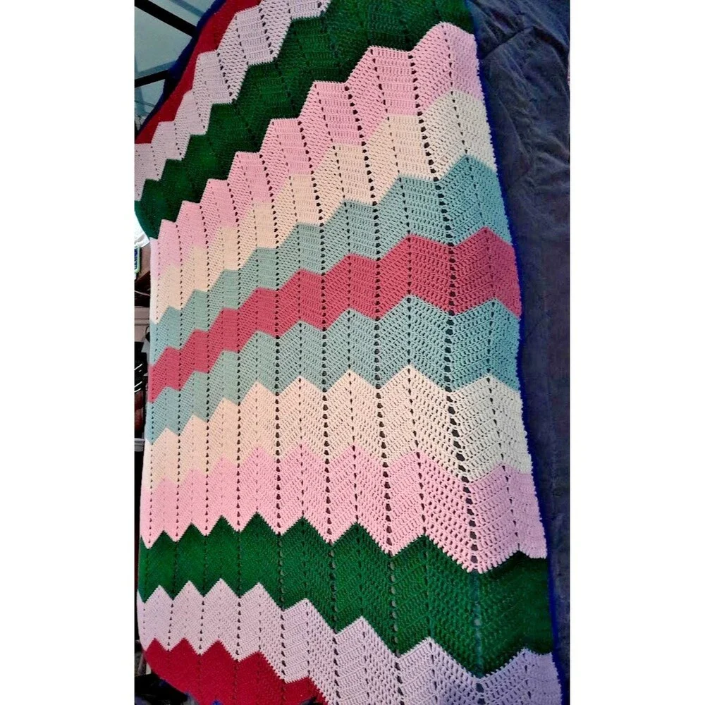 80x70 Beautiful handmade crochet chevron blanket ripple afghan queen sized throw
